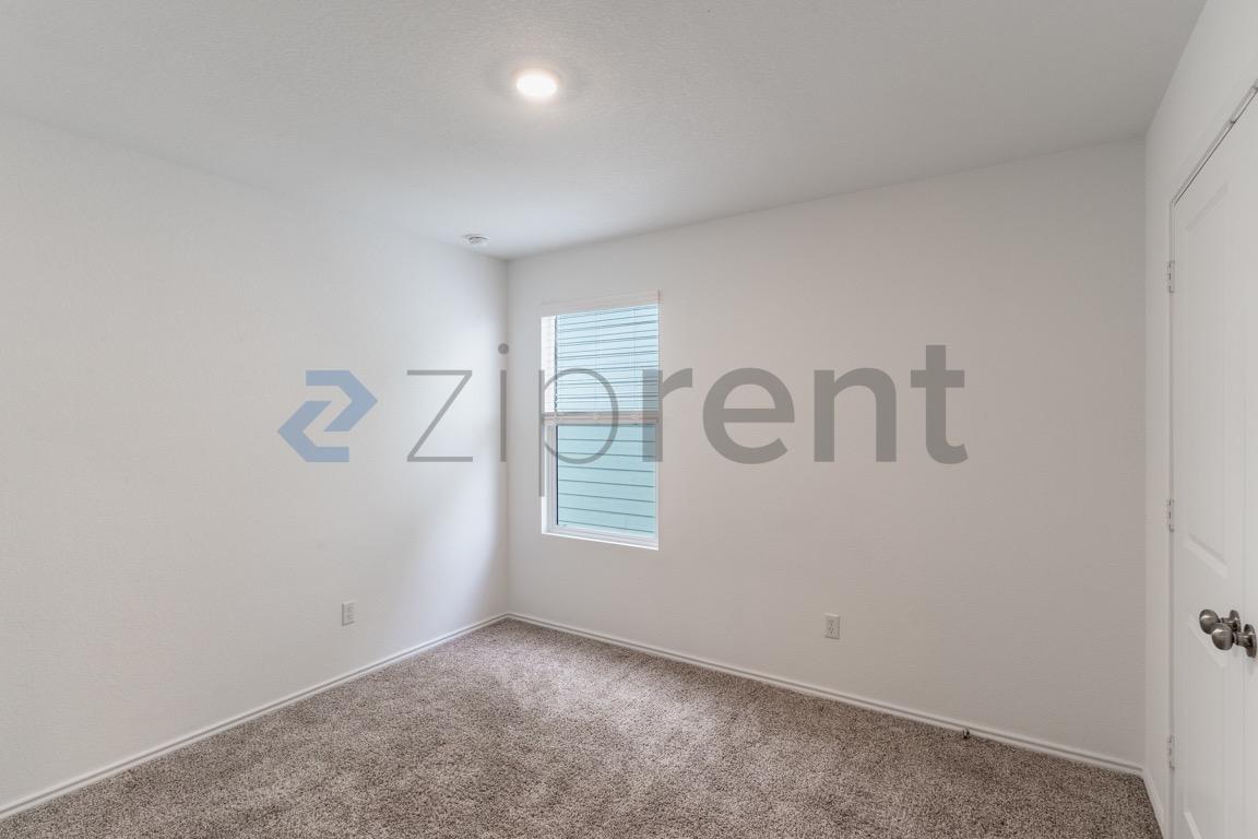Building Photo - Unit
