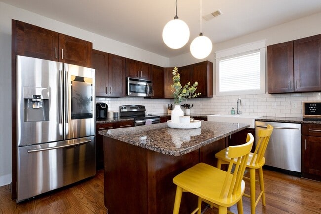 Building Photo - 1811B 6th Ave N