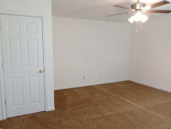 Building Photo - 3519 La Mesa Dr