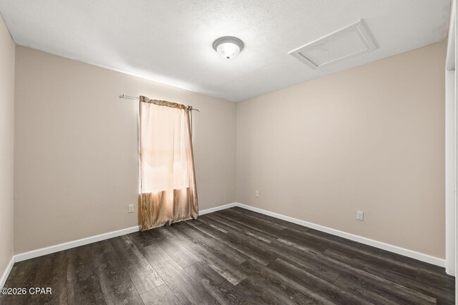 Building Photo - 2716 Oak Hammock Dr