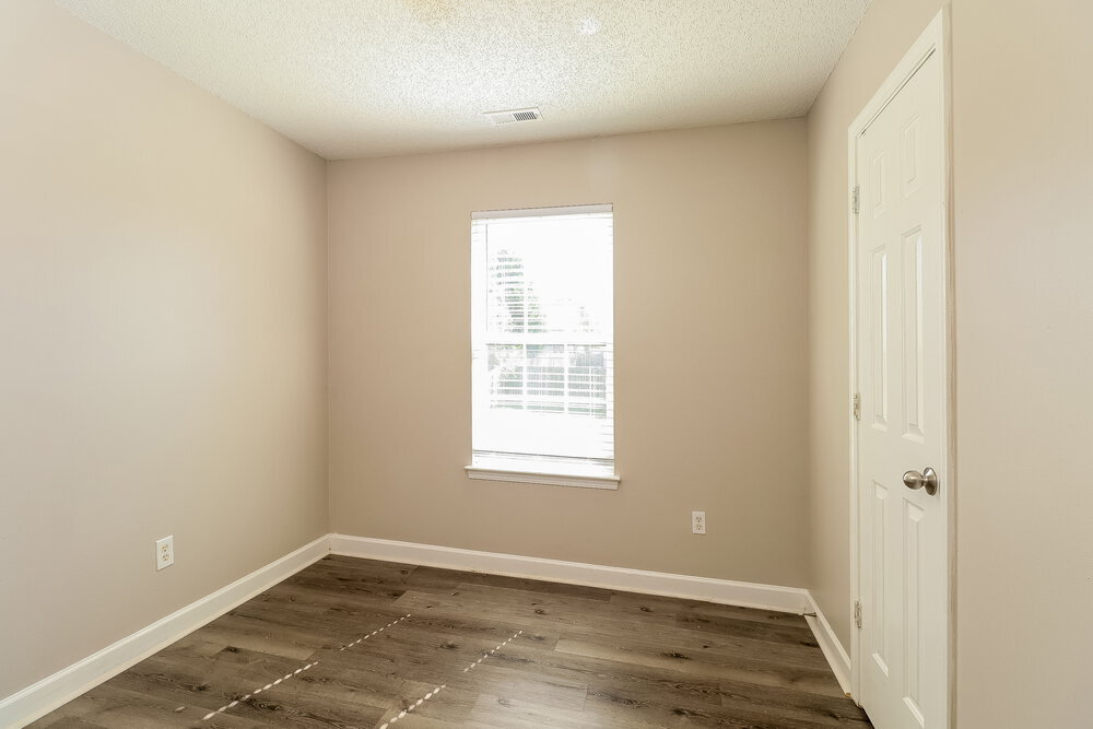 Building Photo - 916 Clover Gap Dr