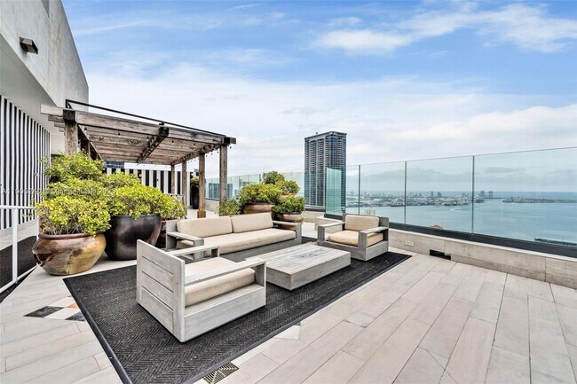 Building Photo - 1300 S Miami Ave