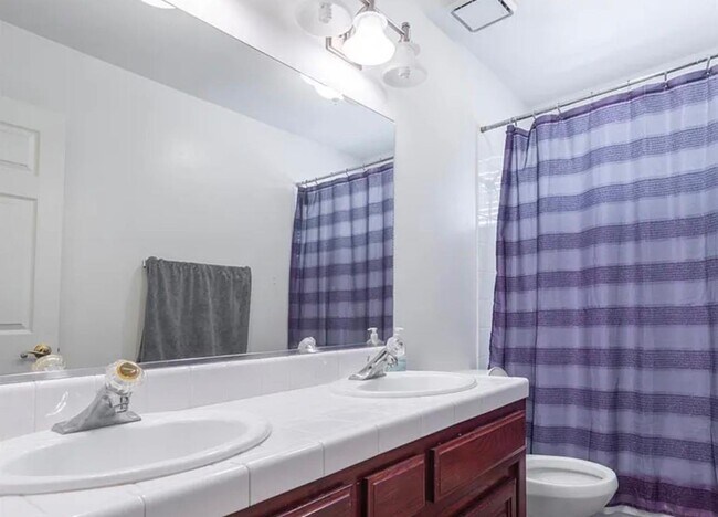 Building Photo - 5742 W Palo Alto Ave