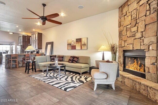 Building Photo - 7318 E Palo Verde Dr