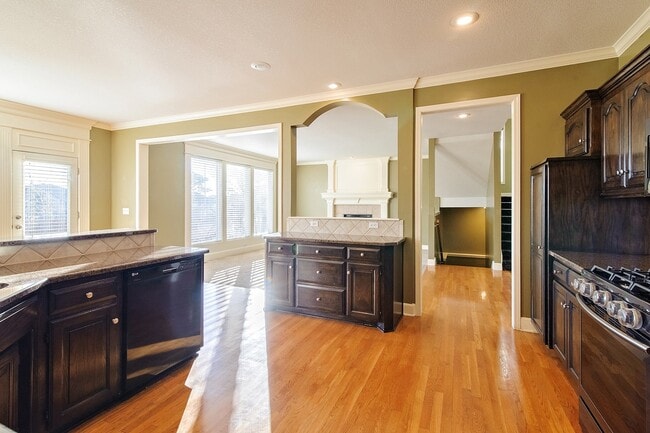 Building Photo - Gorgeous 4 Bedroom home in Blue Valley Schools