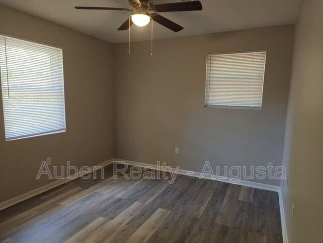 Building Photo - 404 Kingstree Rd