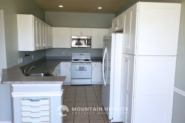 Building Photo - 3113 Provence Ln