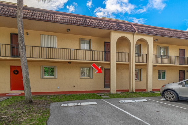 Building Photo - 848 SW 9th St Cir