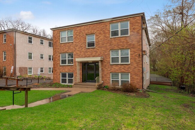 Building Photo - 1357 Pennsylvania Ave S