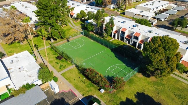 Building Photo - Beautiful 3-Bedroom Townhome in Northern Manor West