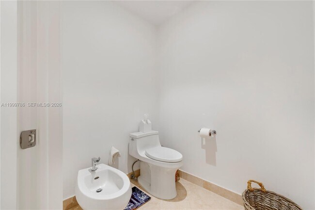 Building Photo - 789 Crandon Blvd