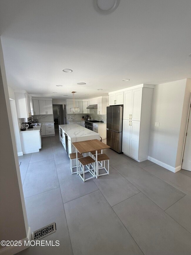 Building Photo - 445 Slocum Pl