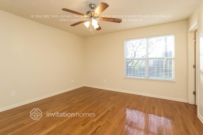 Building Photo - 1160 Park Creek Cir