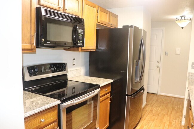 Building Photo - well-kept 2-bedroom, 2-bath condo