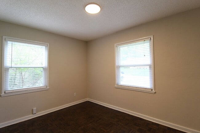 Building Photo - 3 Bedroom 1 Bath House in Prairie Village