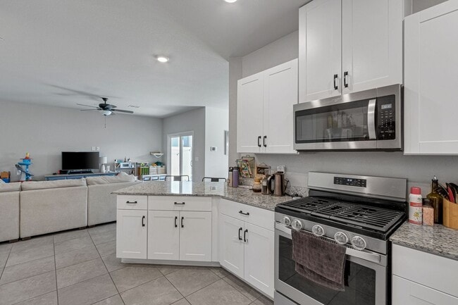 Building Photo - GORGEOUS TOWNHOME BUILT IN 2020 LOCATED IN A GATED COMMUNITY!