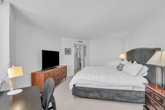 Building Photo - 550 S Ocean Blvd