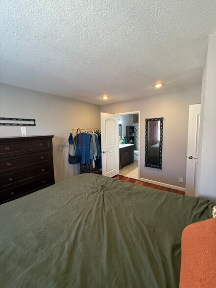 Building Photo - 27609 Nugget Dr