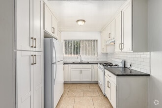 Interior Photo - 4565 Oakwood Ave