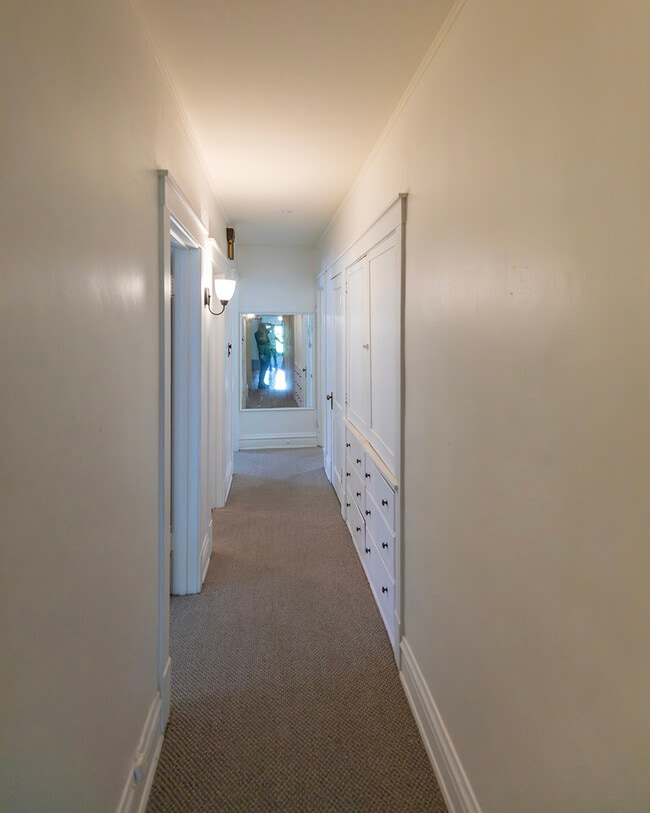 Building Photo - 202 Ridgeland Ave