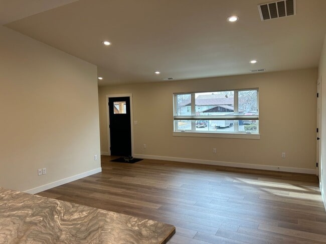 Building Photo - 2Br 2Full Baths and 2 walk in closets-privacy and space. Move in special $500 off first full mont...