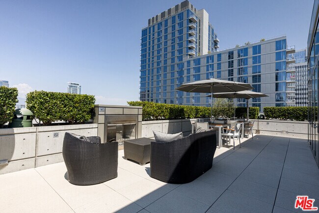 Building Photo - 1155 S Grand Ave