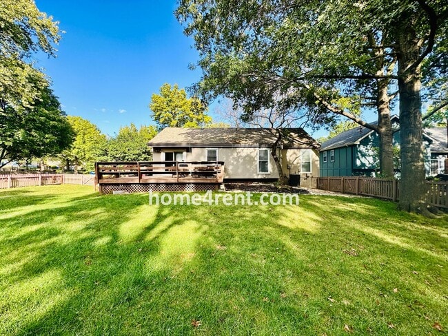 Building Photo - A Lovely Lenexa Home w/ Wood Floors Throughout, Updated Kitchen, Finished Basement and a Fenced Y...