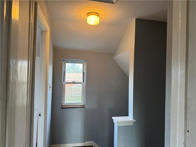 Building Photo - 231 Jonquil Pl