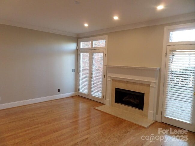 Building Photo - 6227 Park S Dr