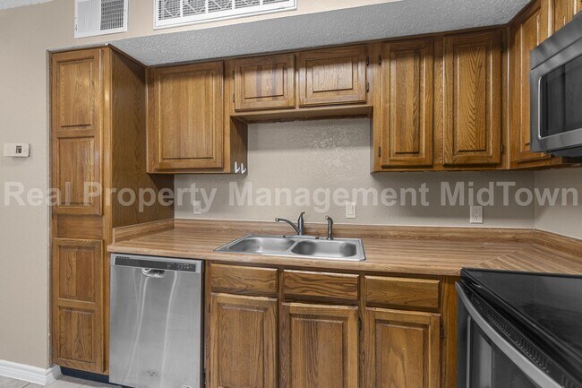 Building Photo - Cozy One-Bedroom Townhome in Prime Arlingt...