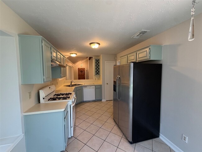 Building Photo - 12331 Grove Meadow Dr