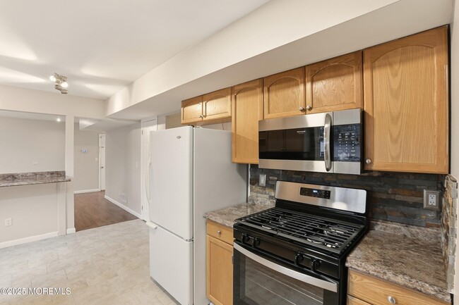 Building Photo - 556 Kirk Ln