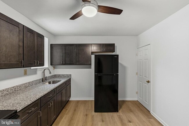 Building Photo - 614 Clark St