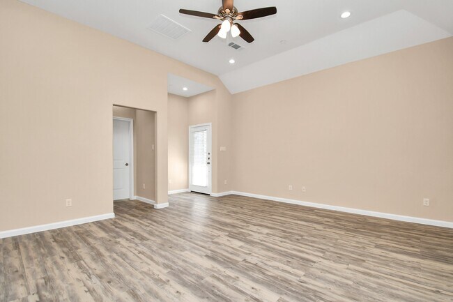 Building Photo - 2318 Bermuda Palms Dr