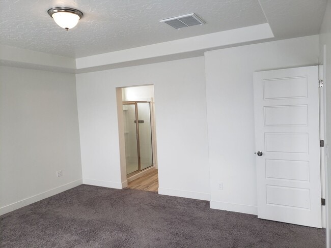 Building Photo - Trails and more at this Harvest Park Home in Mapleton!!