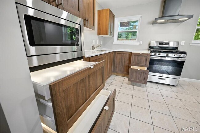 Building Photo - Updated Florissant Home!