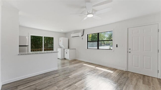 Building Photo - 828 W Caraway St