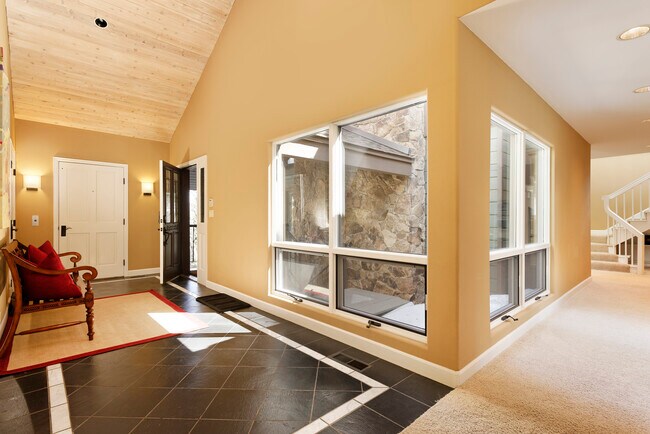 Building Photo - 18 Edgewood Ln