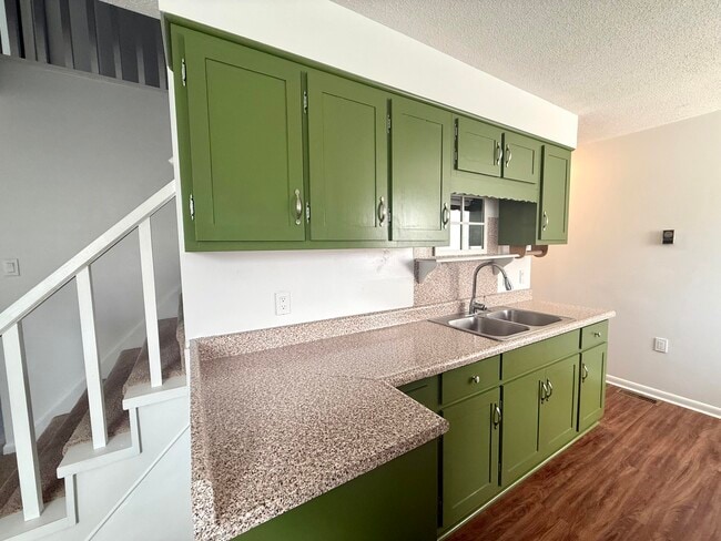 Building Photo - 1405 Webb Ridge Rd