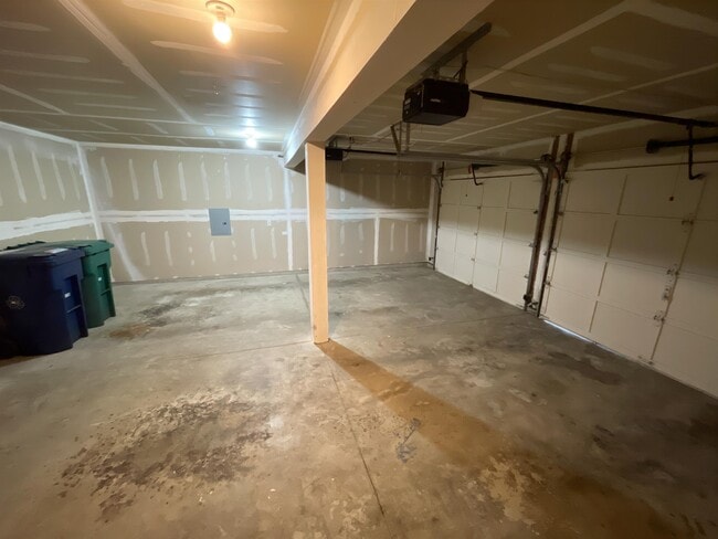 Building Photo - 17716 Spring Ln
