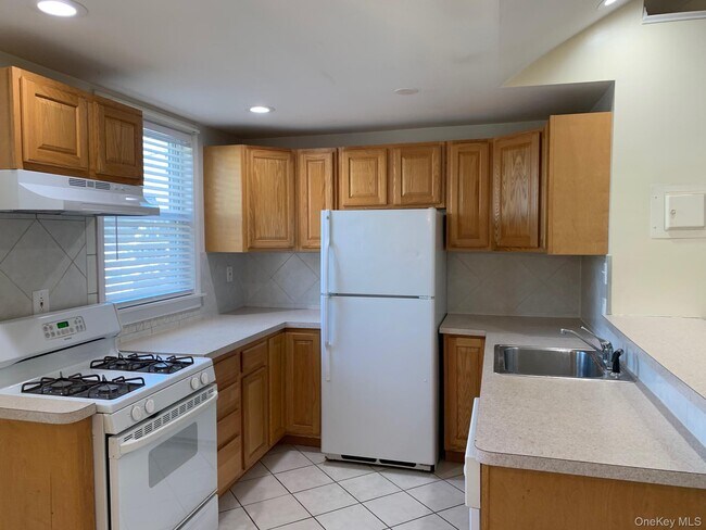 Building Photo - 51 Schneider Ave