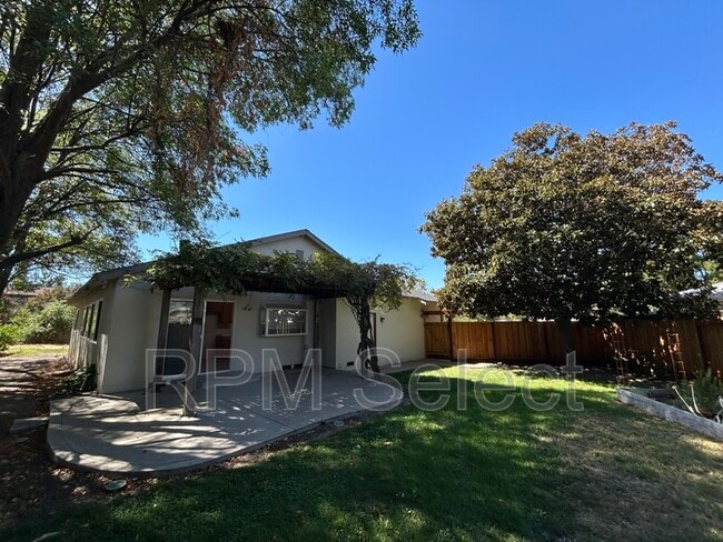 Building Photo - 855 Gaylene Ct