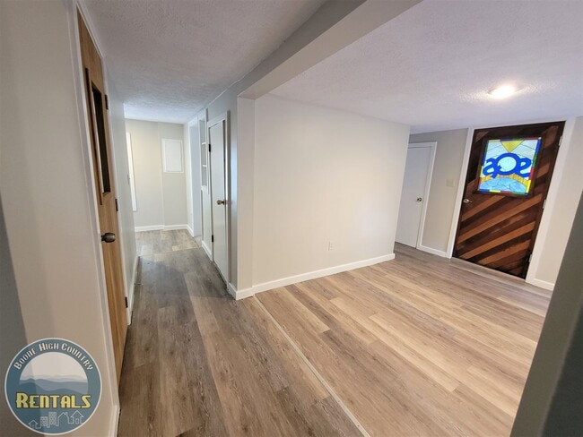 Building Photo - Charming 2 Bedroom Home --- Walking Distance to Campus!