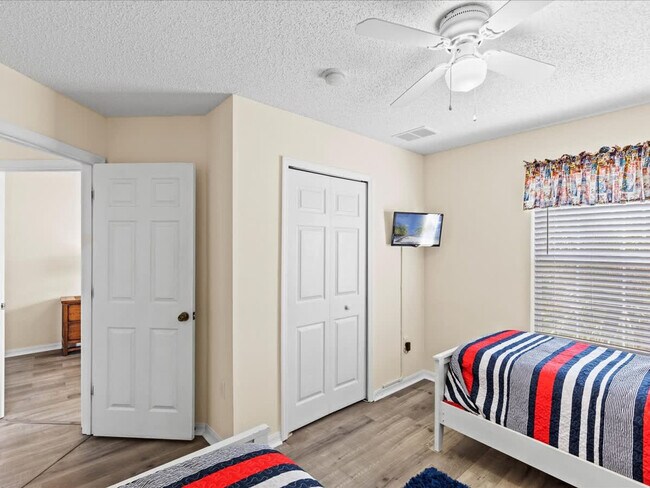 Building Photo - 113 Pompano Beach Dr