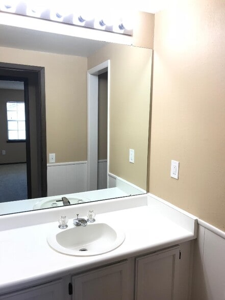 Building Photo - 6941 S Knolls Way