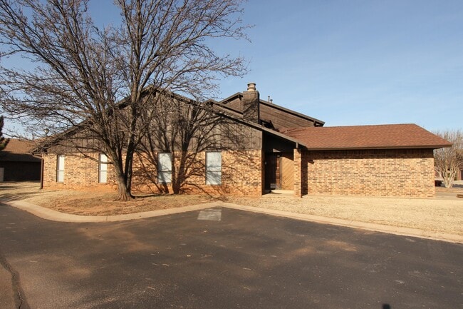 Building Photo - 4700 Hemlock Ln