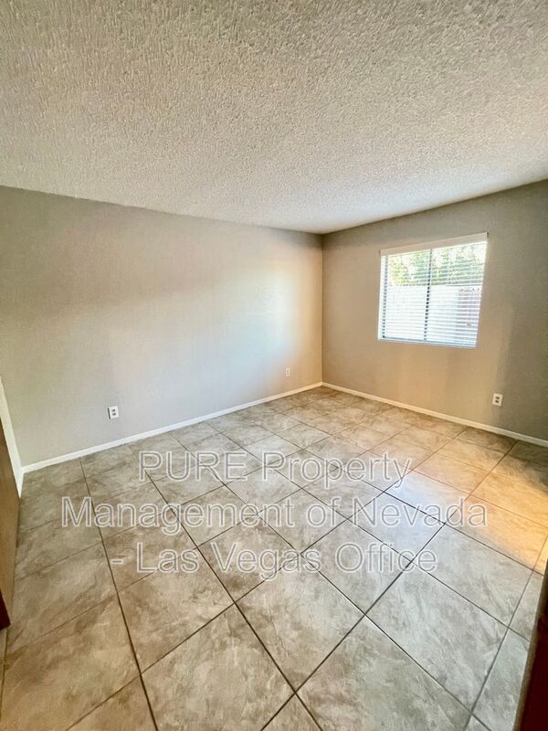 Building Photo - 2650 Sumac Ln