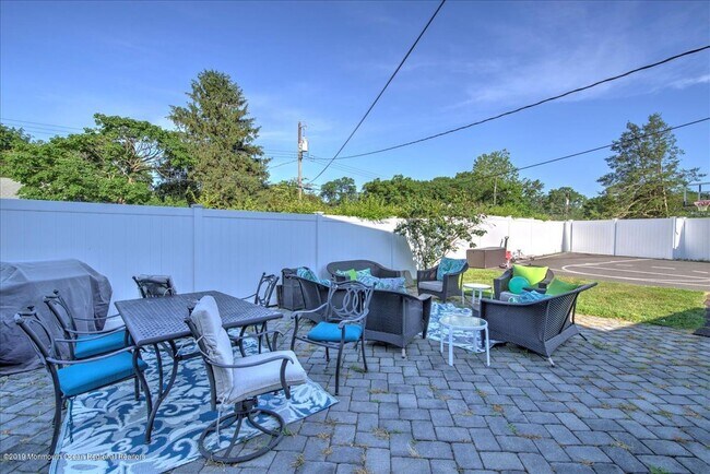 Building Photo - 24 Mt Dr