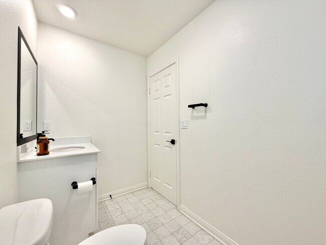 Building Photo - Move-In Ready 3 Bedroom 2.5 Bathroom Home with Loft, SOLAR & Modern Upgrades