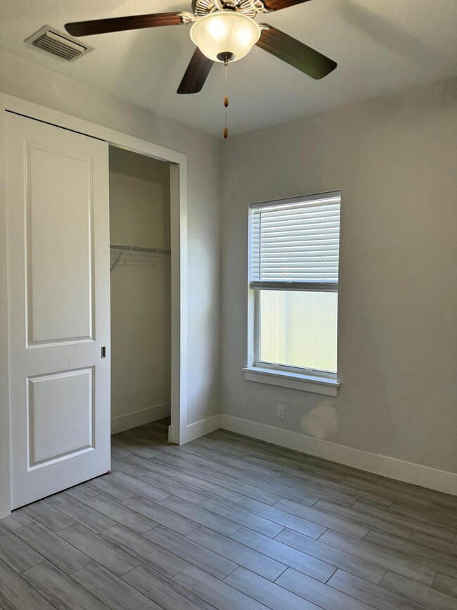 Building Photo - 370 Reigle Ave